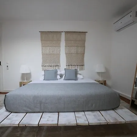 The Saints Suites B&B 리스본